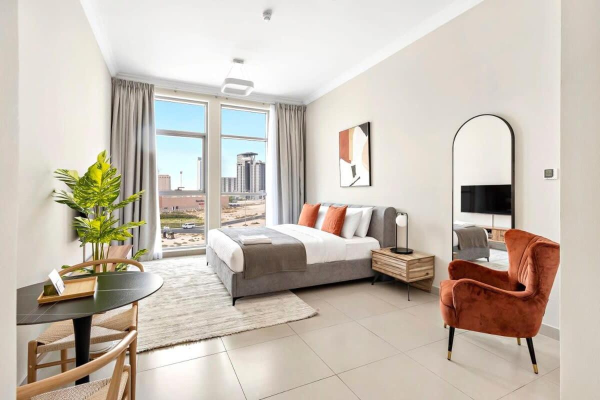 Silkhaus Furnished In Art Gardens With Pool Access Appartement Dubaï