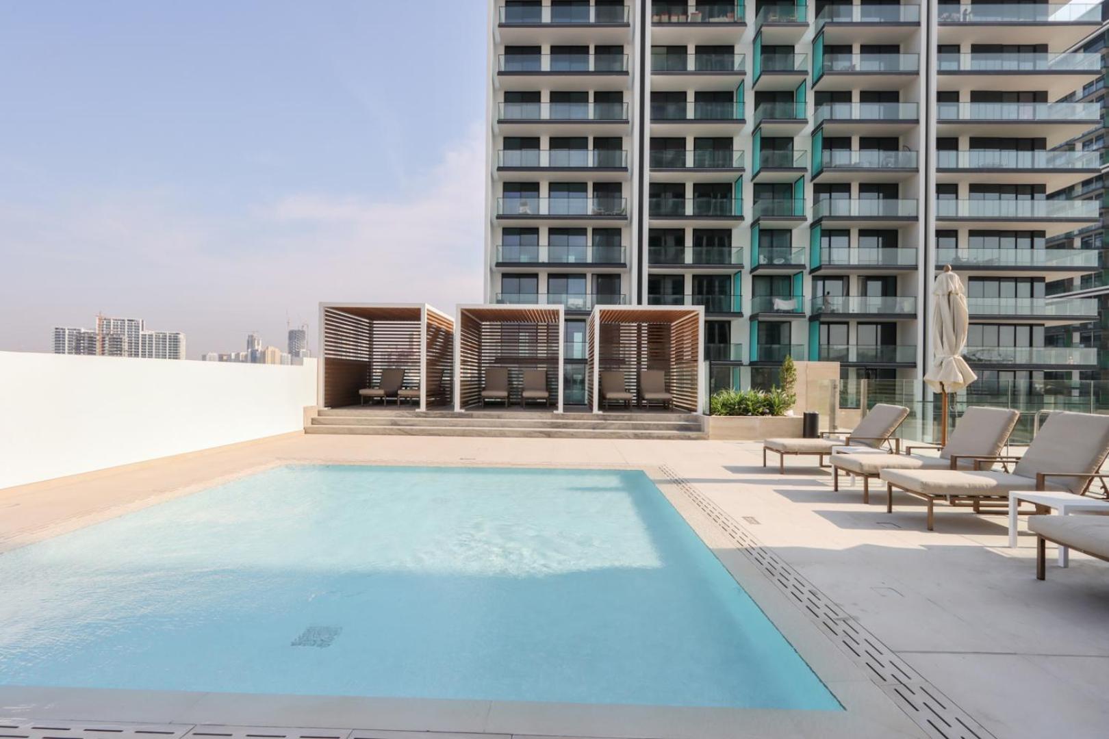 Livbnb-urban Getaway 1bhk With Jvc Skyline View Dubaï