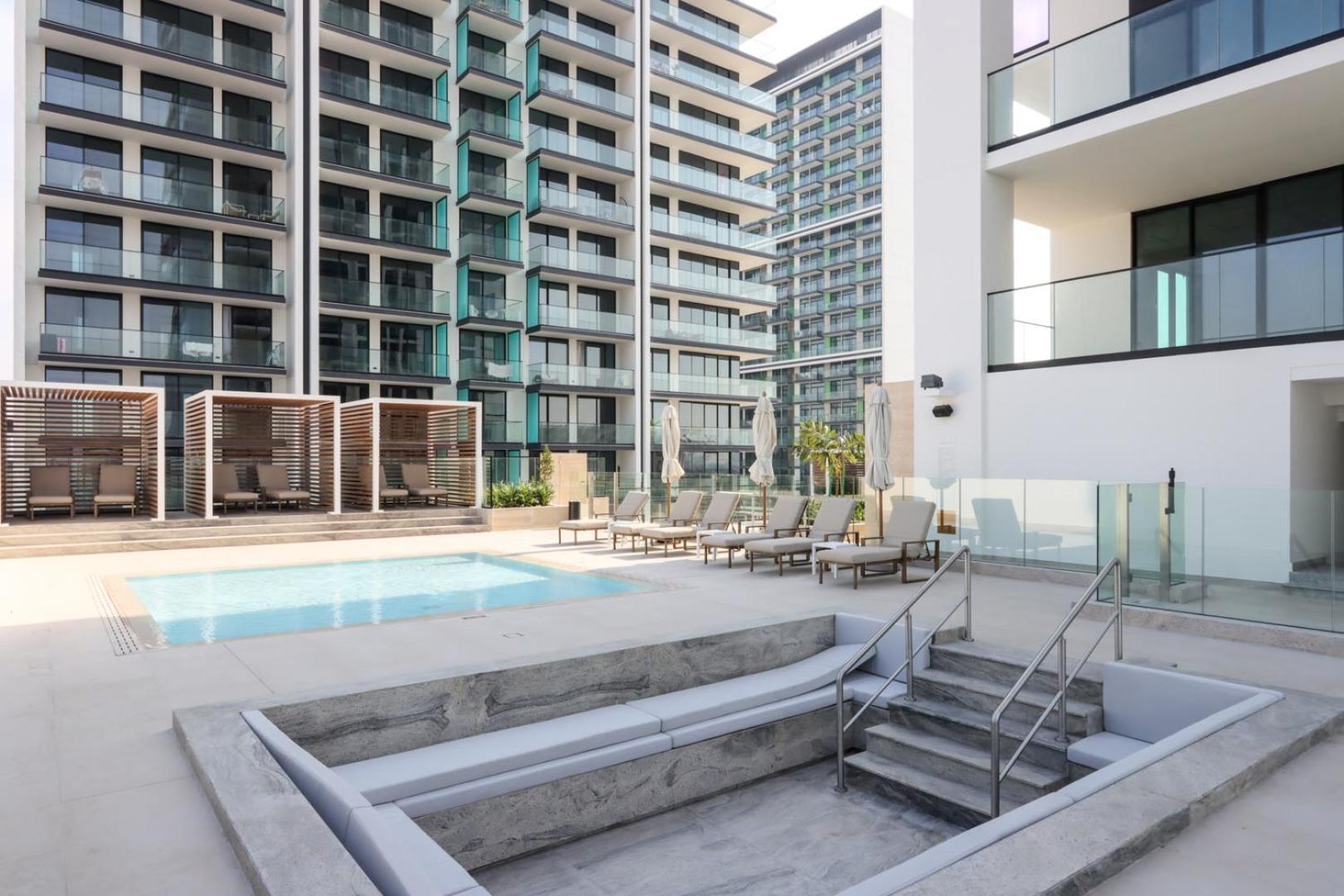 Livbnb-urban Getaway 1bhk With Jvc Skyline View