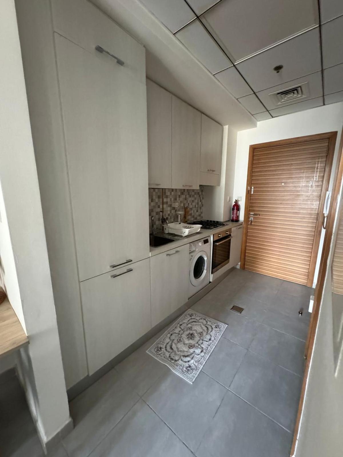 Fully Equipped Prime Location With Pool & Gym Appartement Dubaï
