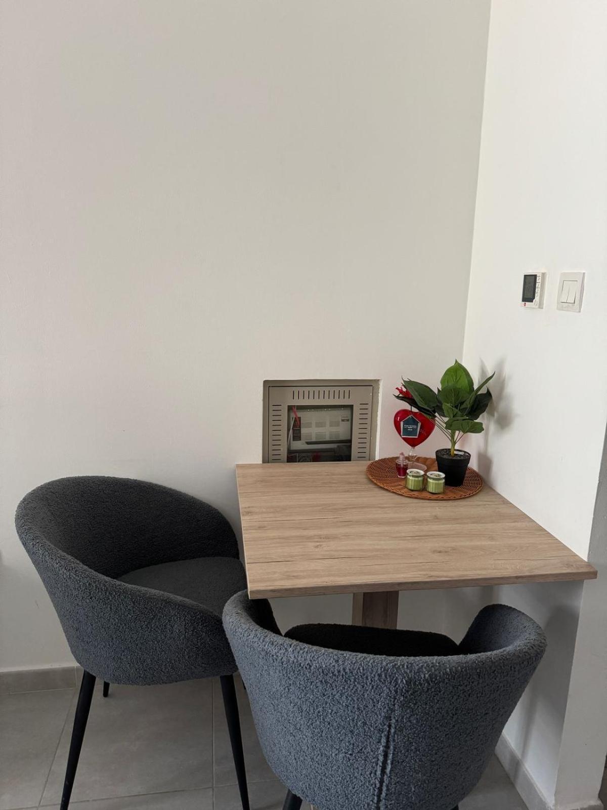 Fully Equipped Prime Location With Pool & Gym Dubaï