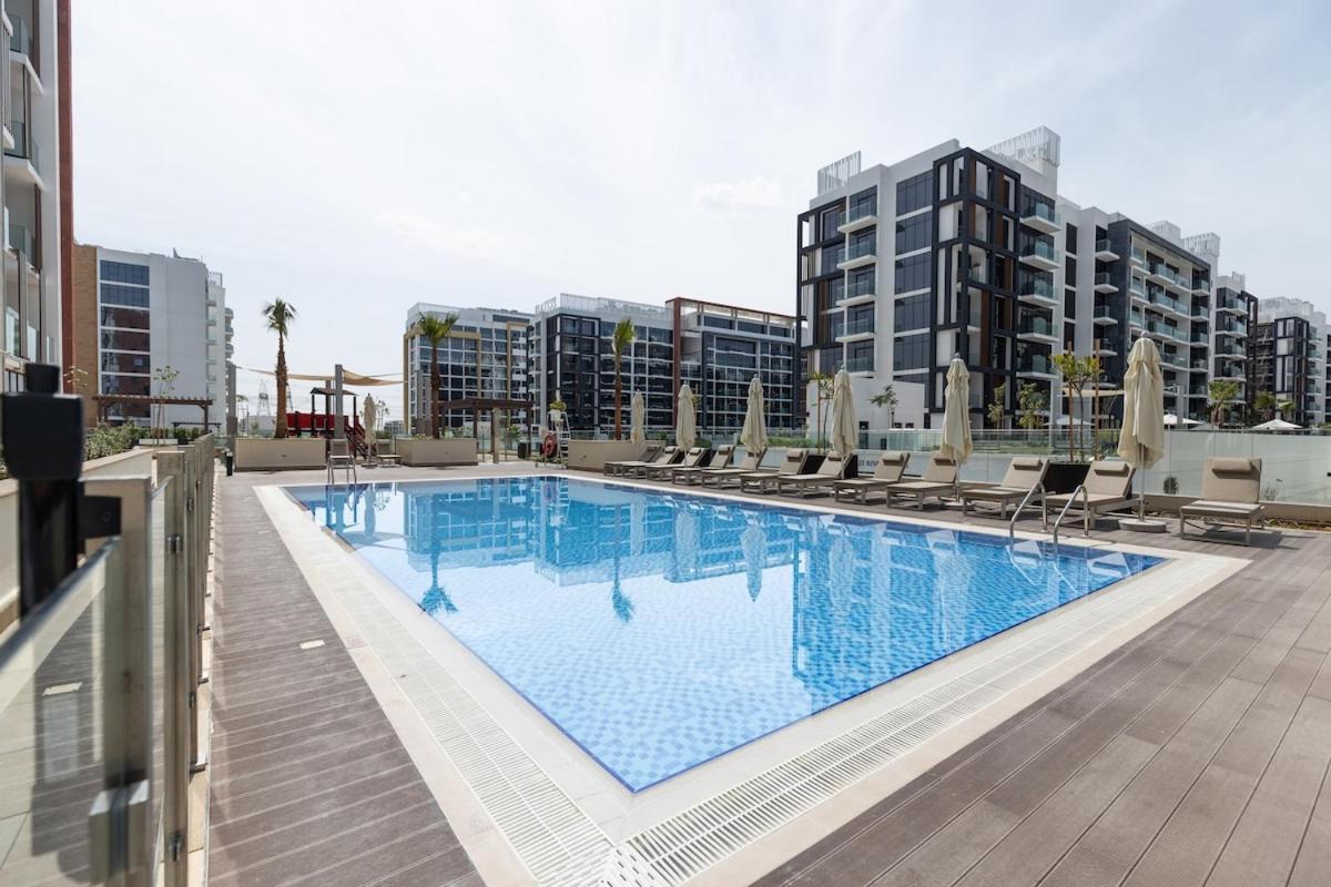 Lägenhet Lovely In Azizi Riviera