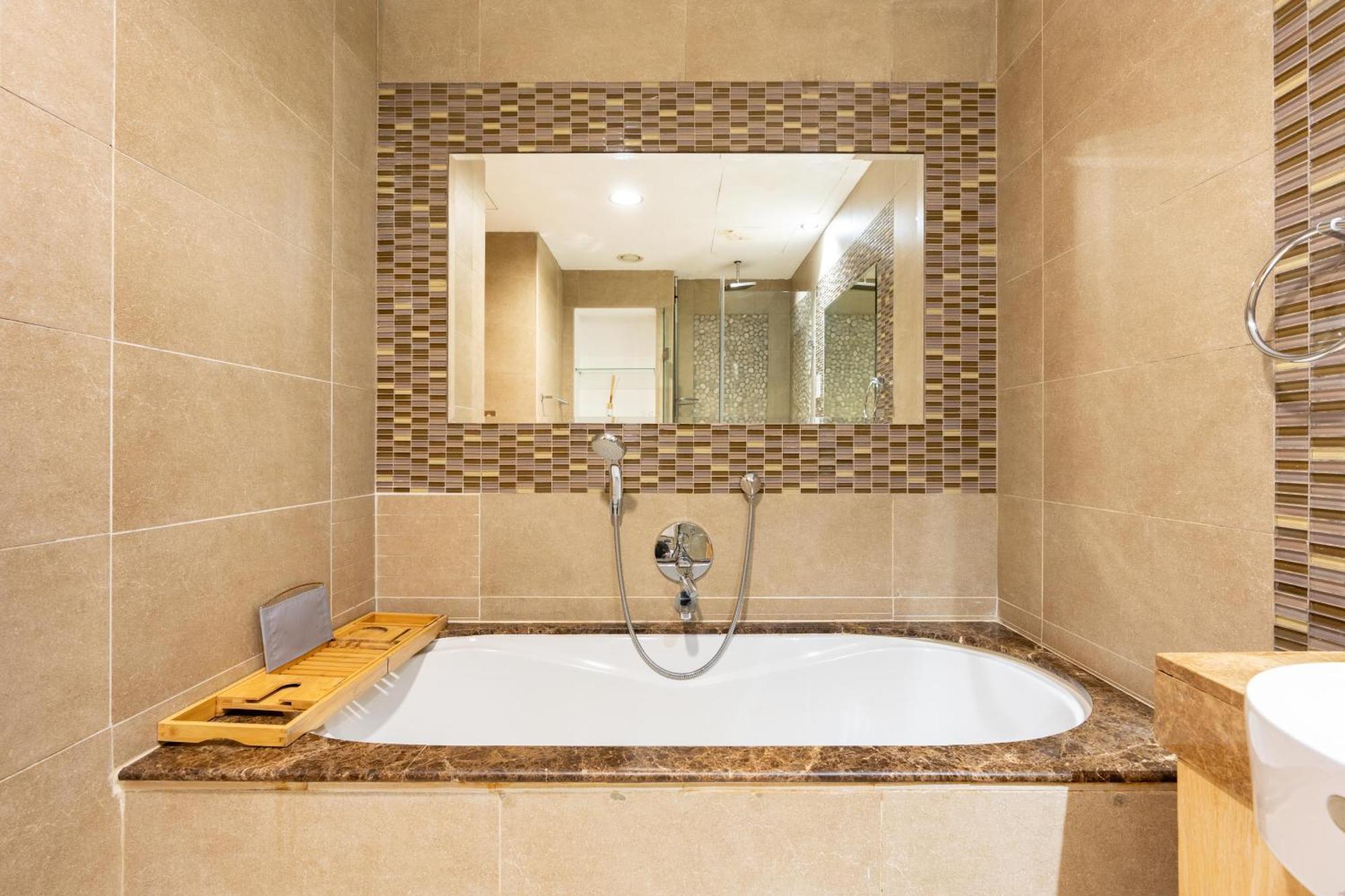 Vacay Lettings - Marina View - Iris Blue Marina Dubaï