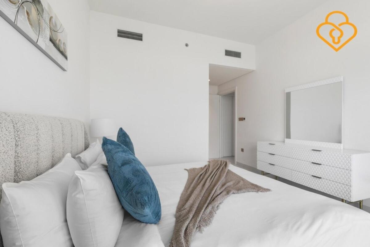 Keysplease 2 Bedroom Vista, Emaar Beachfront Appartement Dubaï