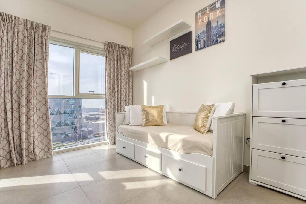 Cosy 2 Bed Opposite Hills Mall * Dubaï