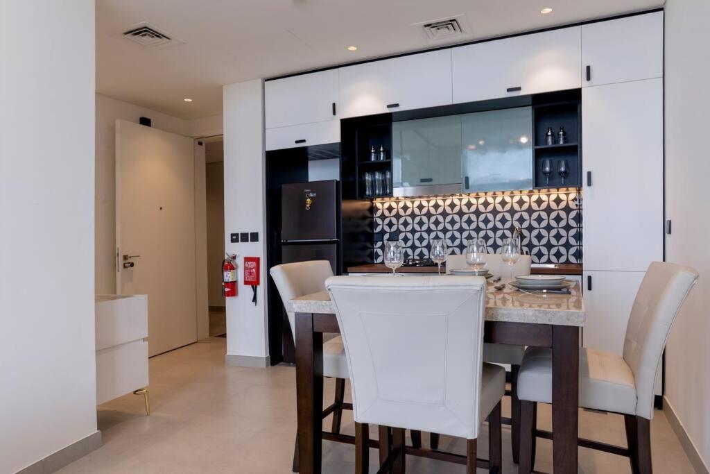 Cosy 2 Bed Opposite Hills Mall Appartement Dubaï