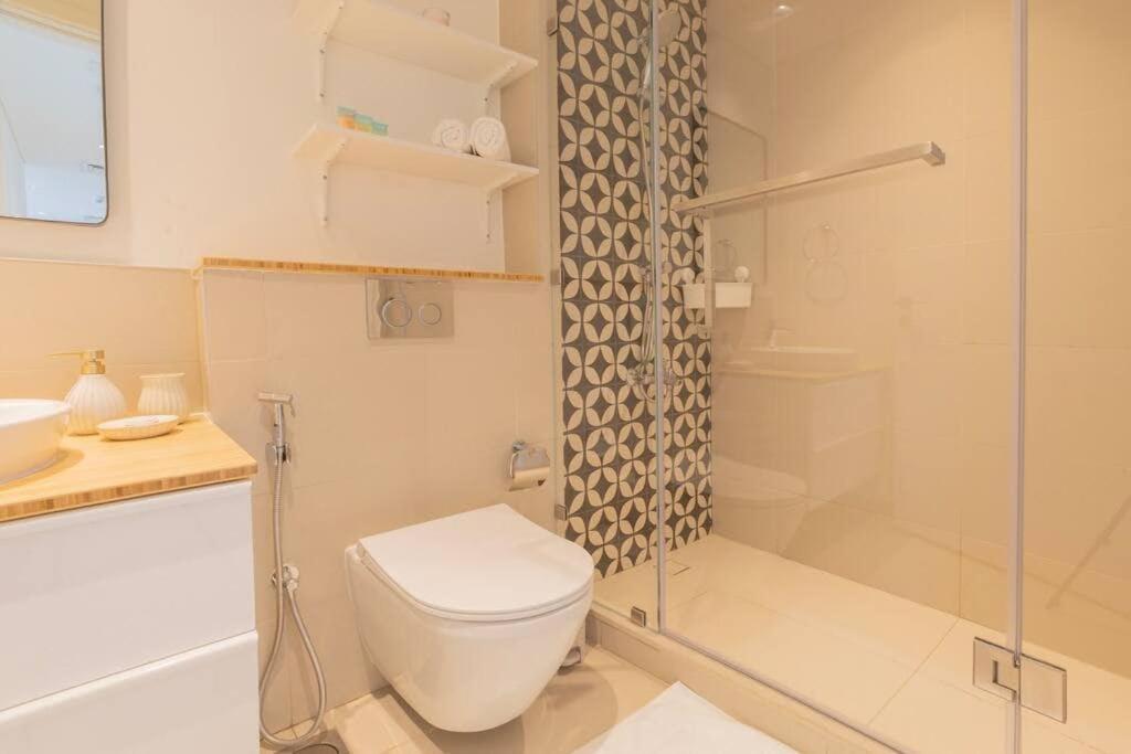 Cosy 2 Bed Opposite Hills Mall