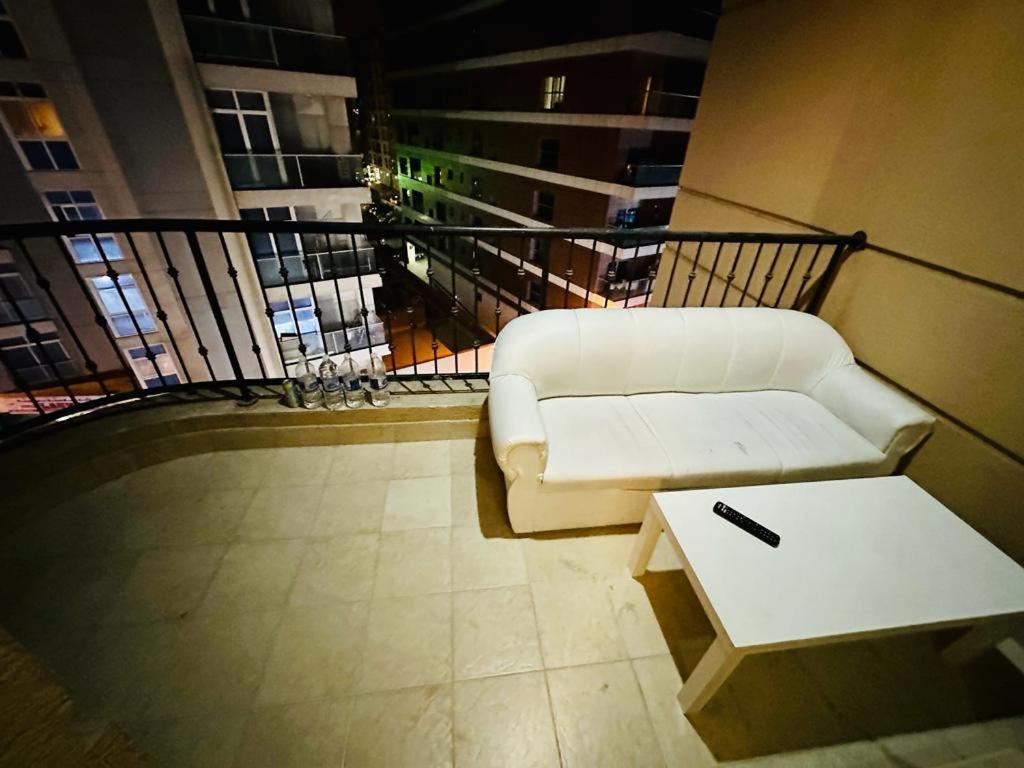 Guest house Couples With Private Balconey Smart Tv Fridge *