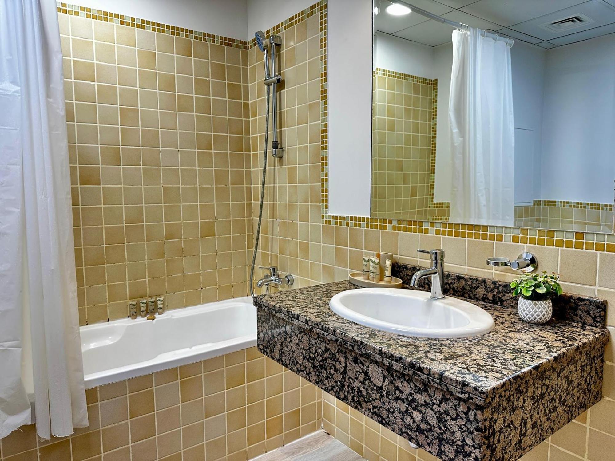 2br With Gorgeous Marina View On Jbr Near Mall, Metro & Eye- By Sunkissed Homes Appartamento *