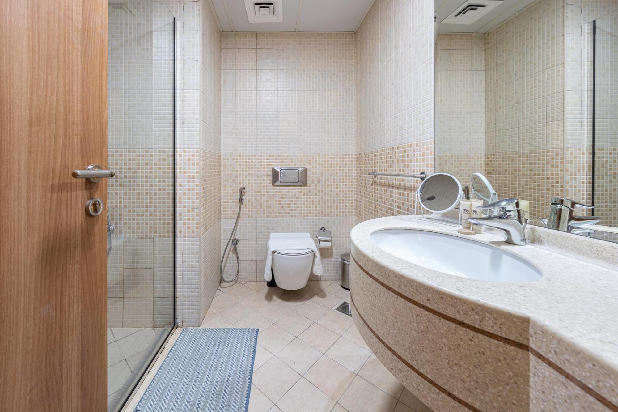 Spacious Upgraded & Elegant - 1br