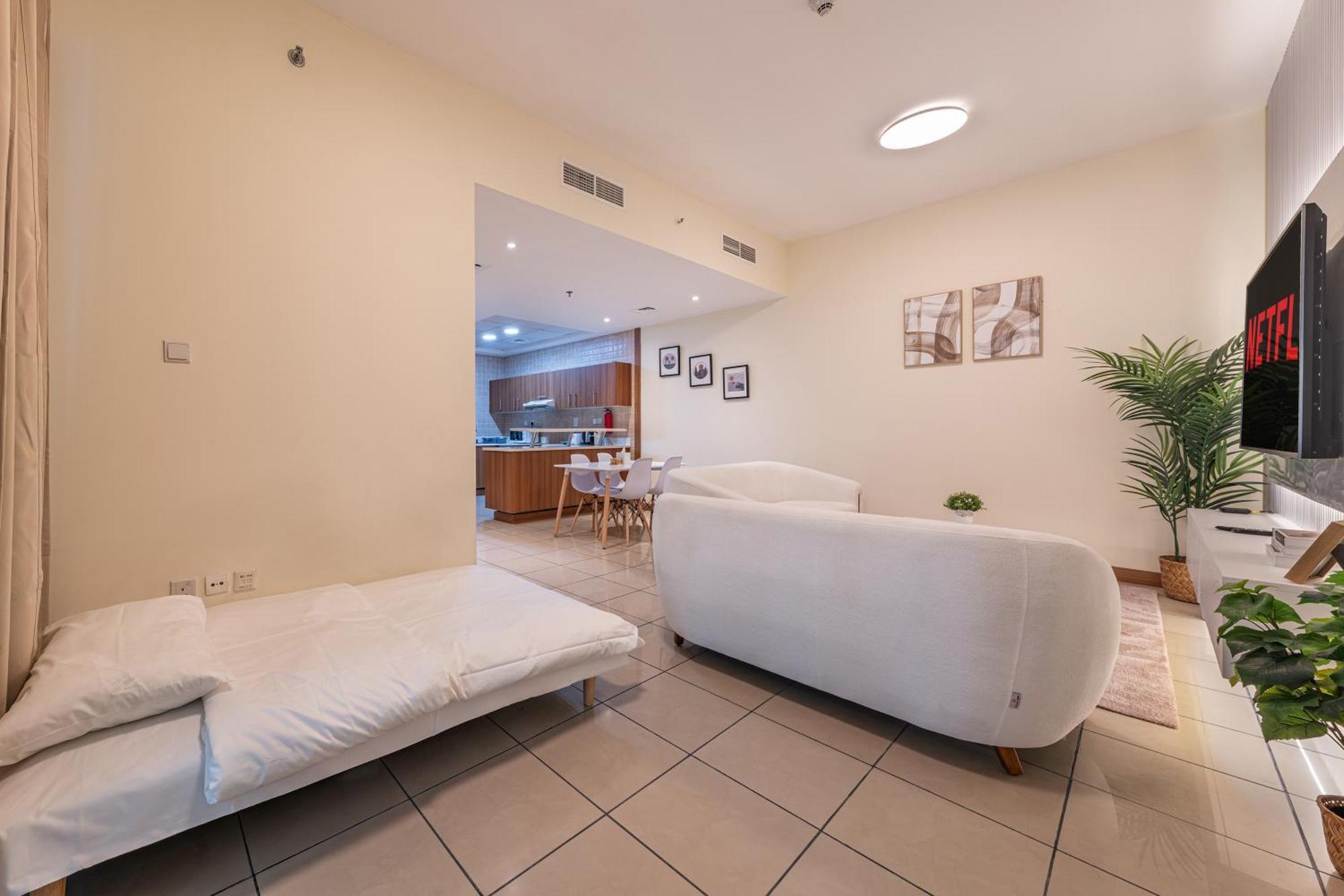 Spacious Upgraded & Elegant - 1br Apartment