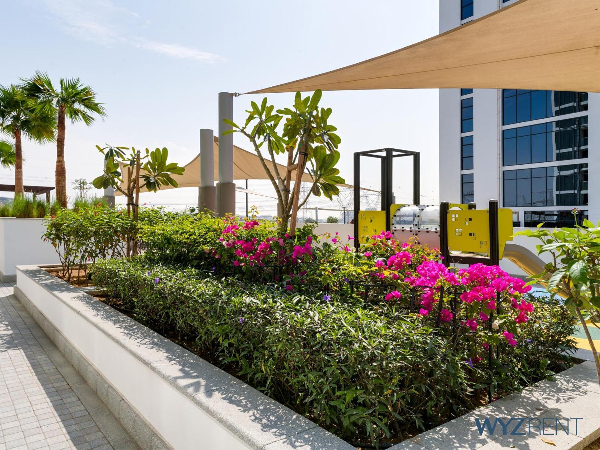 Appartement Amazing In Azizi Riviera 9,city & Pool View
