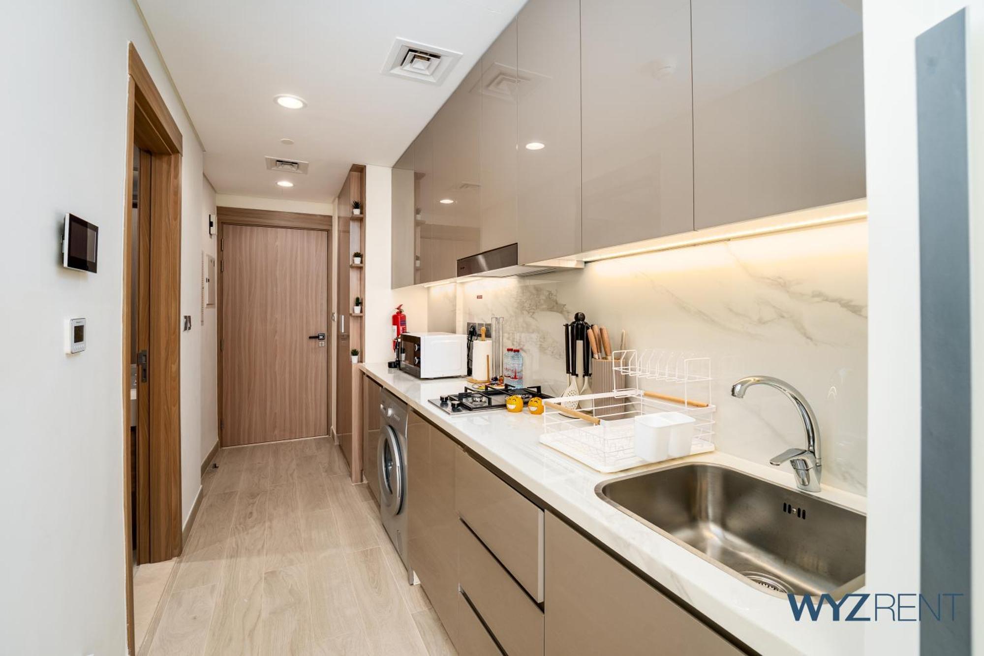 Amazing In Azizi Riviera 9,city & Pool View Appartement