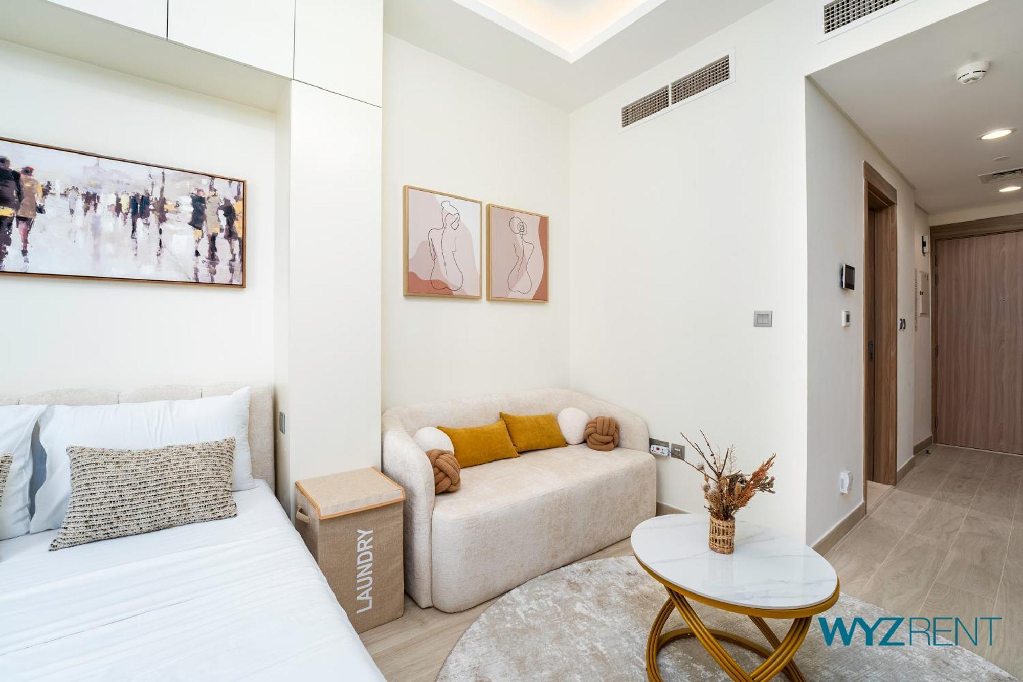 Appartement Amazing In Azizi Riviera 9,city & Pool View