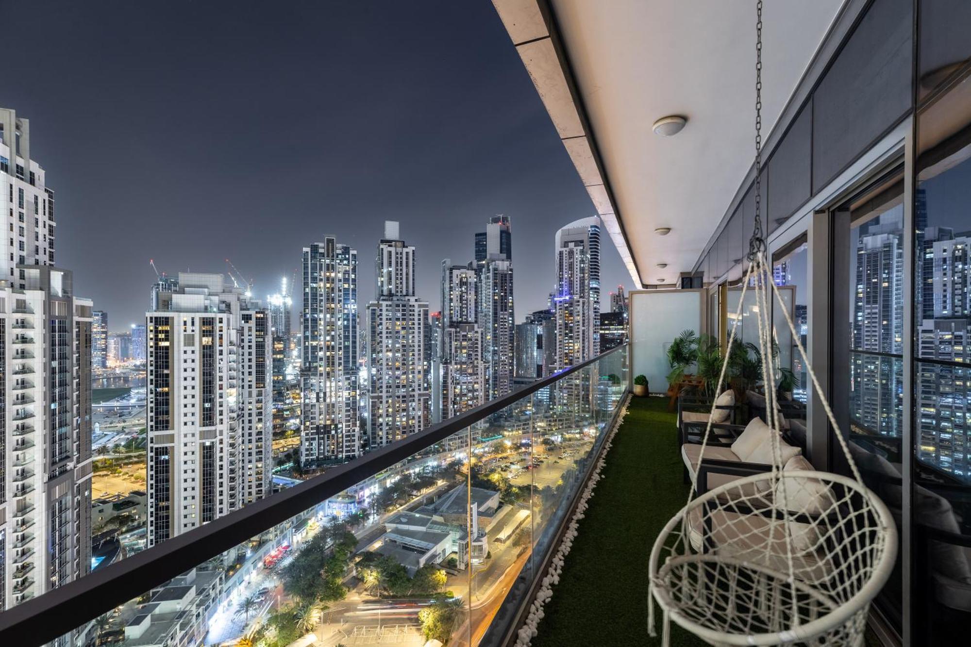 Elite Rooftop Pool And Burj Khalifa Panorama Balcony 2br In Paramount Midtown Appartement Dubaï