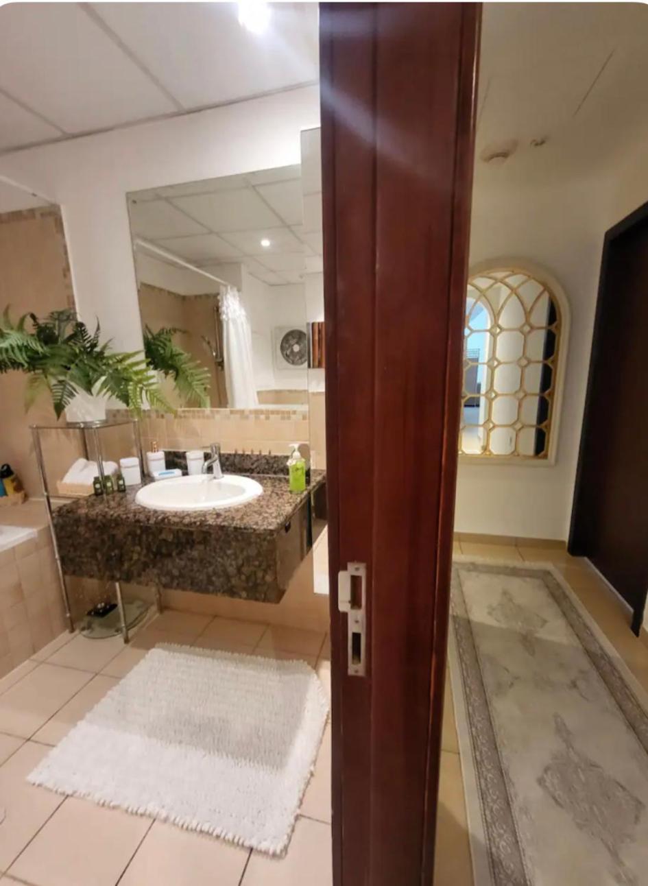 Séjour chez l'habitant Beautiful Full Seaview Room In Jbr *