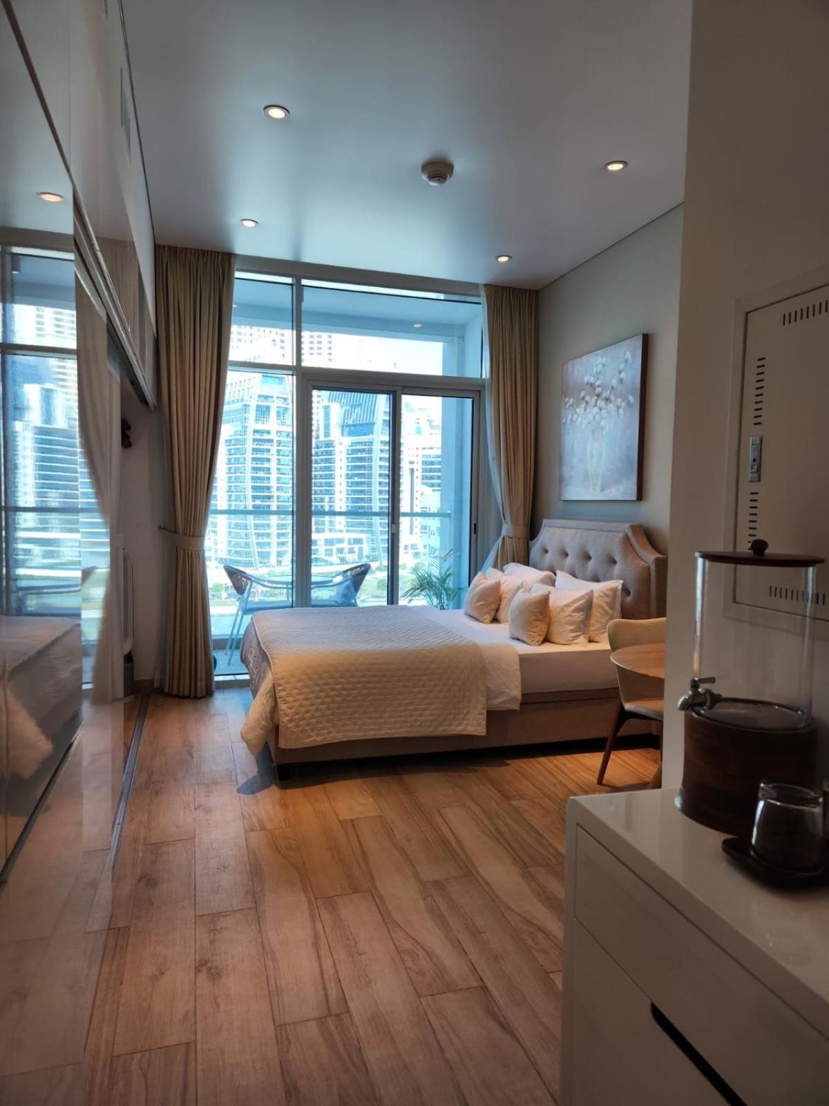 Stunning Marina View Luxury One *