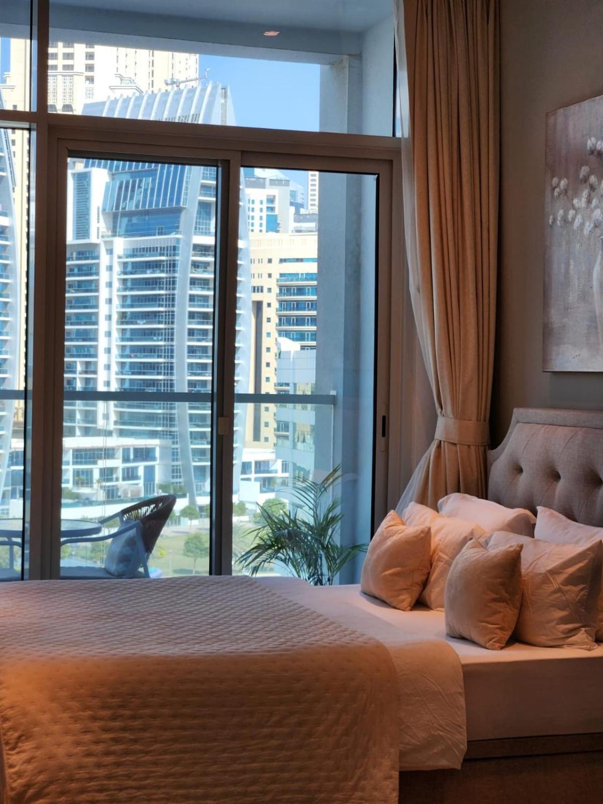Wisma tamu Stunning Marina View Luxury One *
