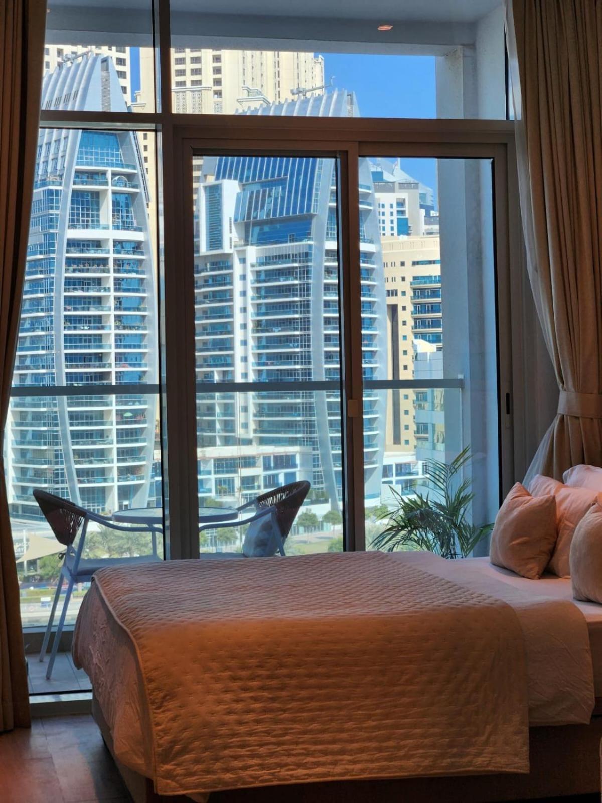 Wisma tamu Stunning Marina View Luxury One Dubai
