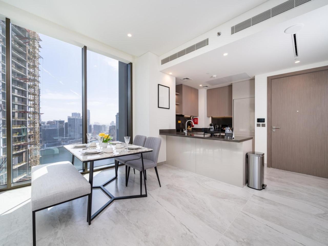 Apartamento Brand New Business Bay 1 Bed With Burj Khalifa And Canal Views Dubai