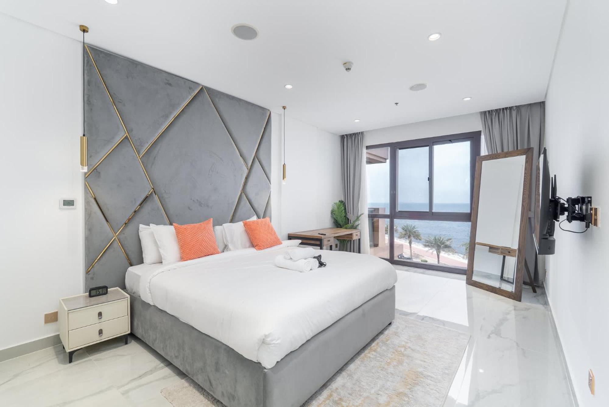 2 Bedroom With Beautiful Full Palm Waters Views Appartement *