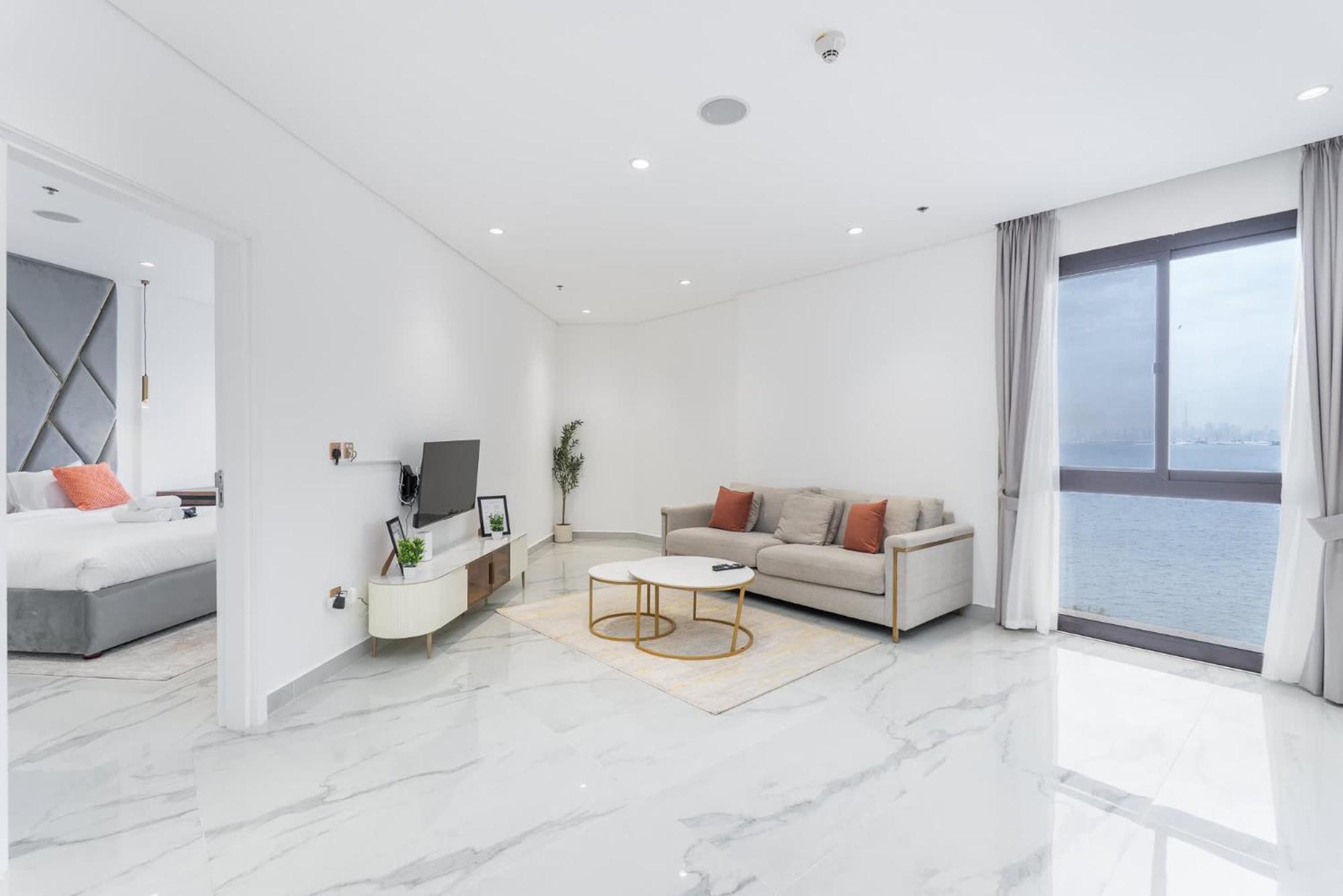 2 Bedroom With Beautiful Full Palm Waters Views *