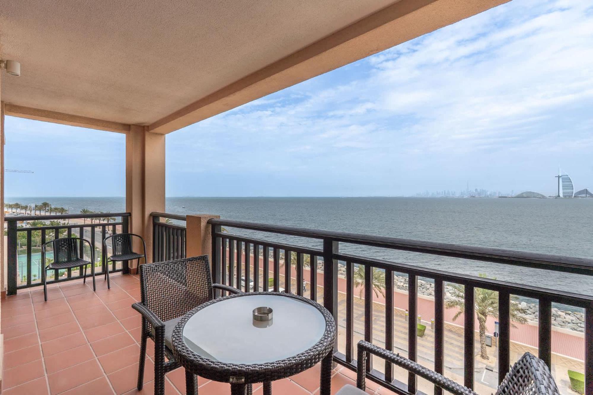 2 Bedroom With Beautiful Full Palm Waters Views *