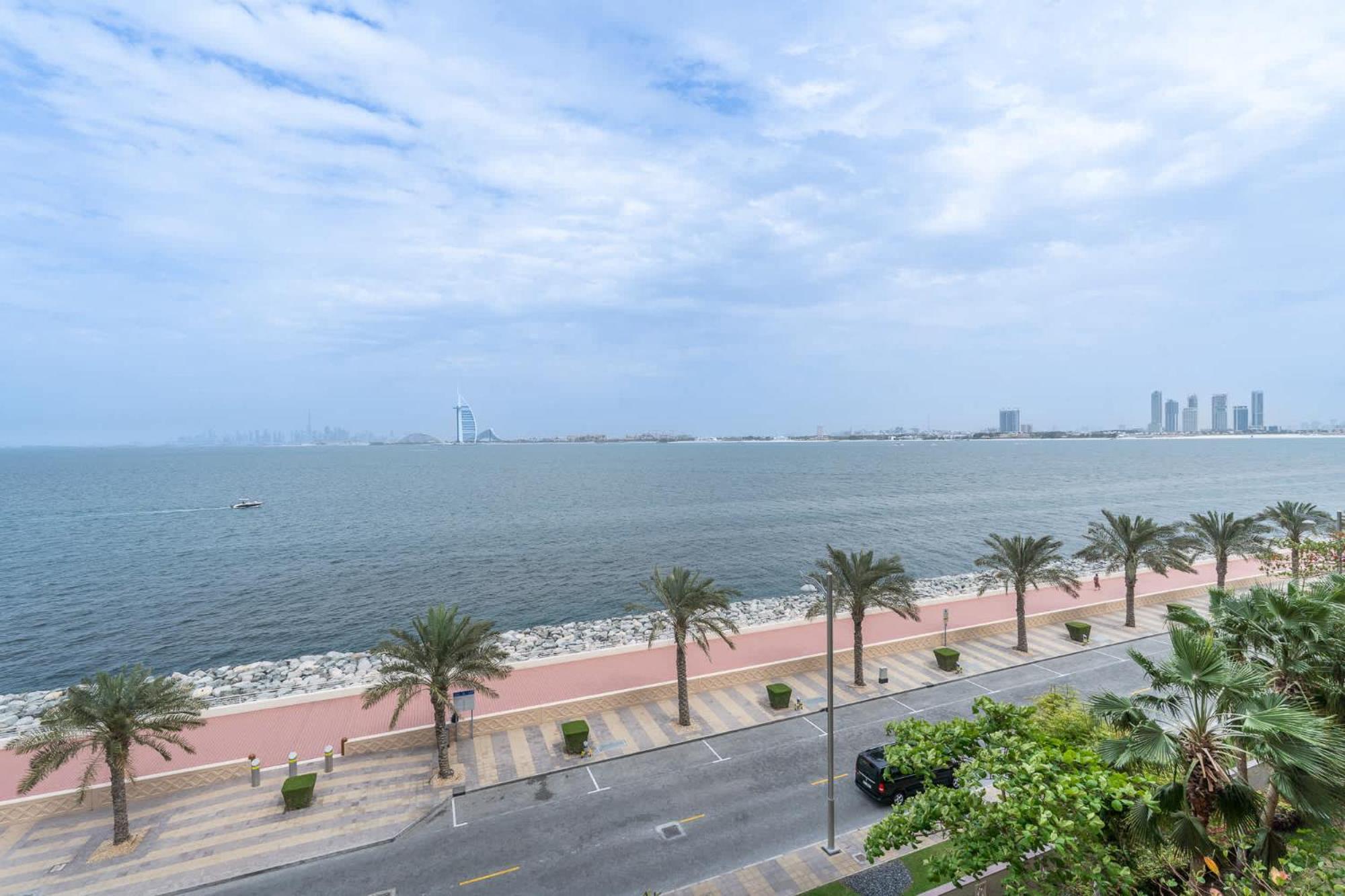 2 Bedroom With Beautiful Full Palm Waters Views *