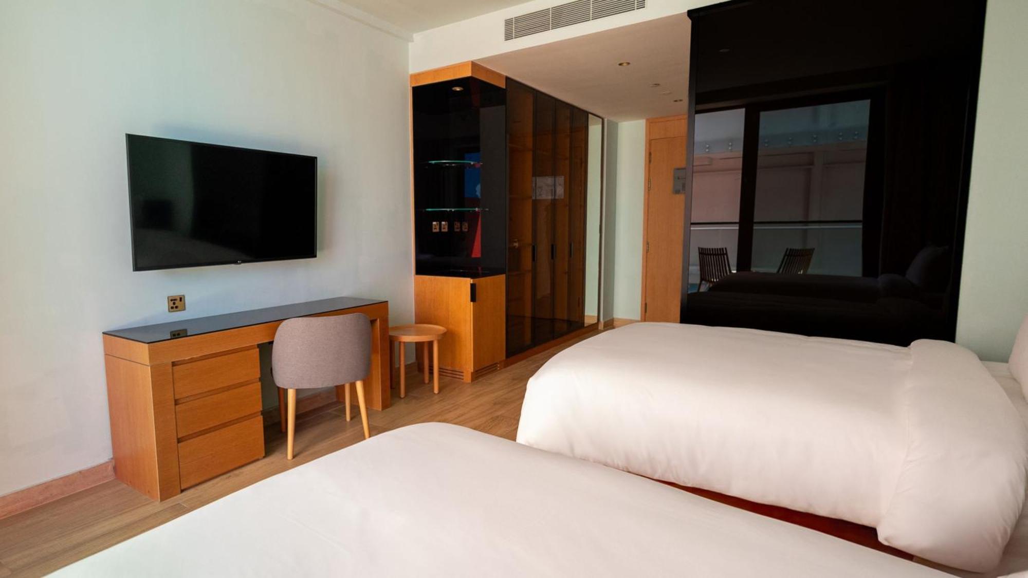 Voco Monaco By Ihg, Adults Only, World Islands Hotel Dubai