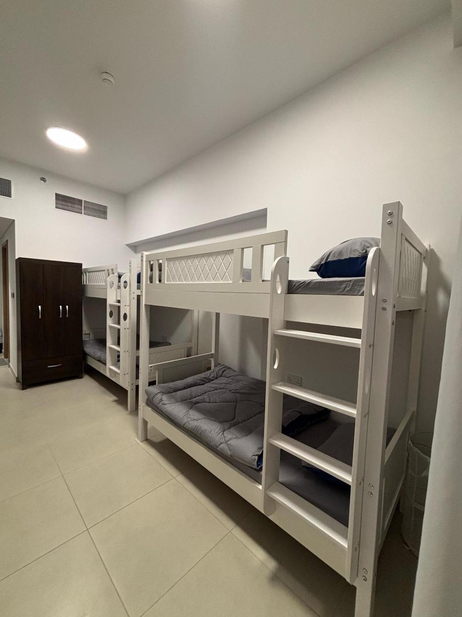 Aparthotel Airport *