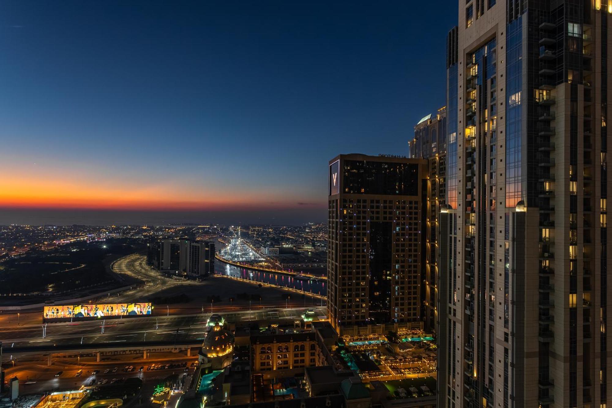 Luxury 2br Stunning Views In Amna Tower By Simply Comfort Appartement *