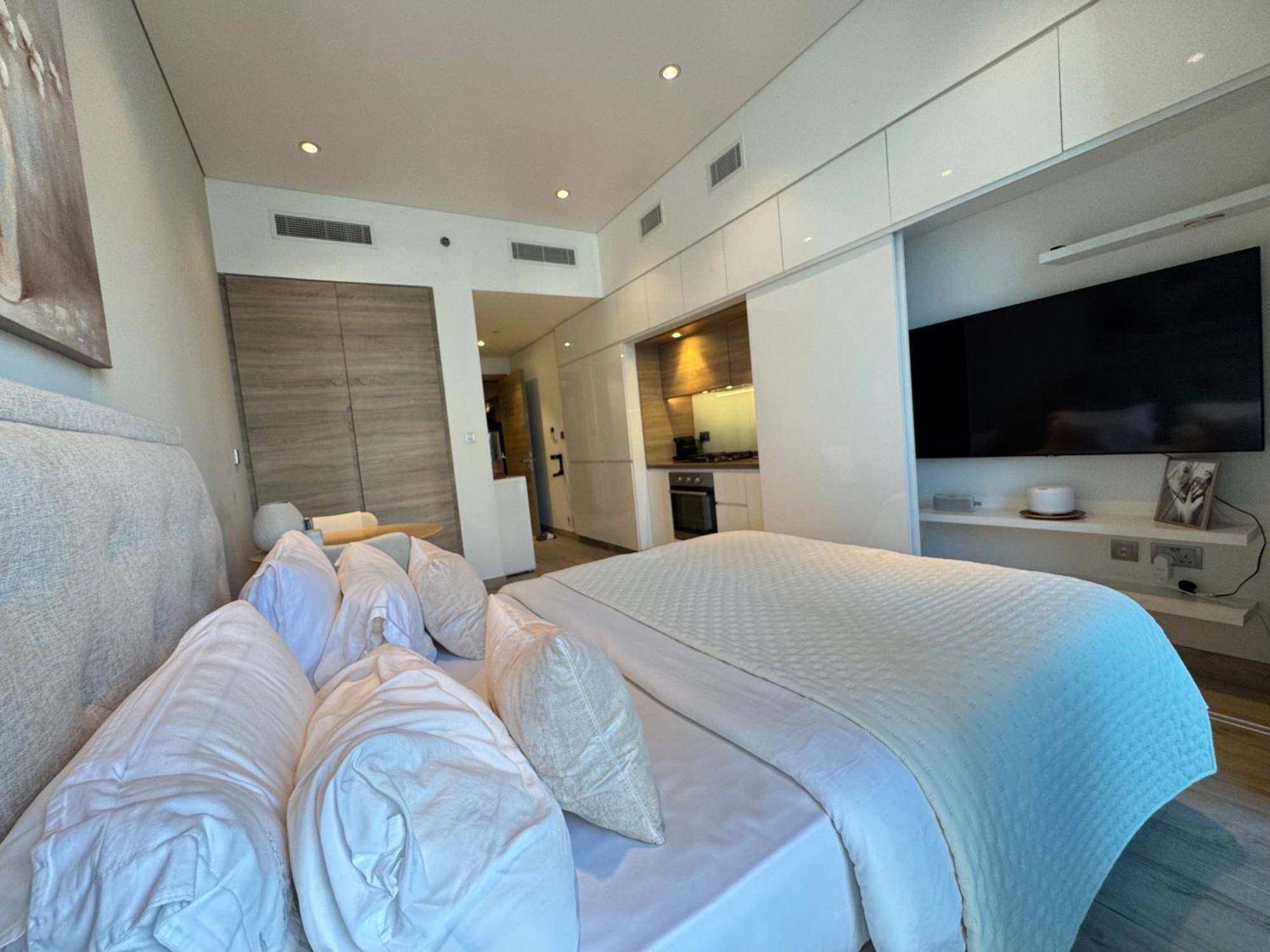 Stunning Marina View Luxury One