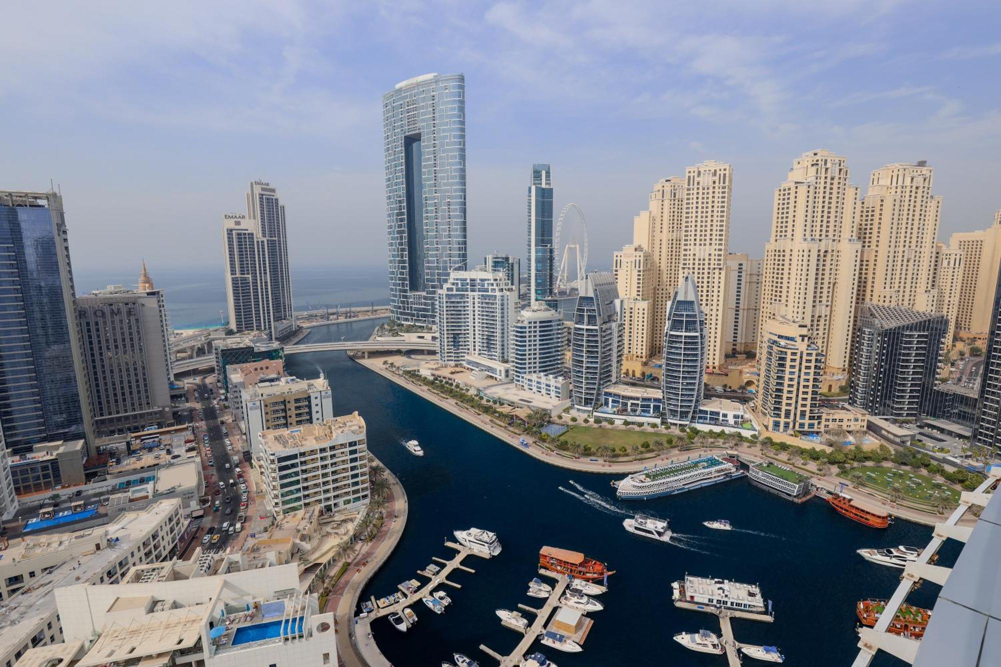Gracious 1br In Condor Marina Star, Marina *