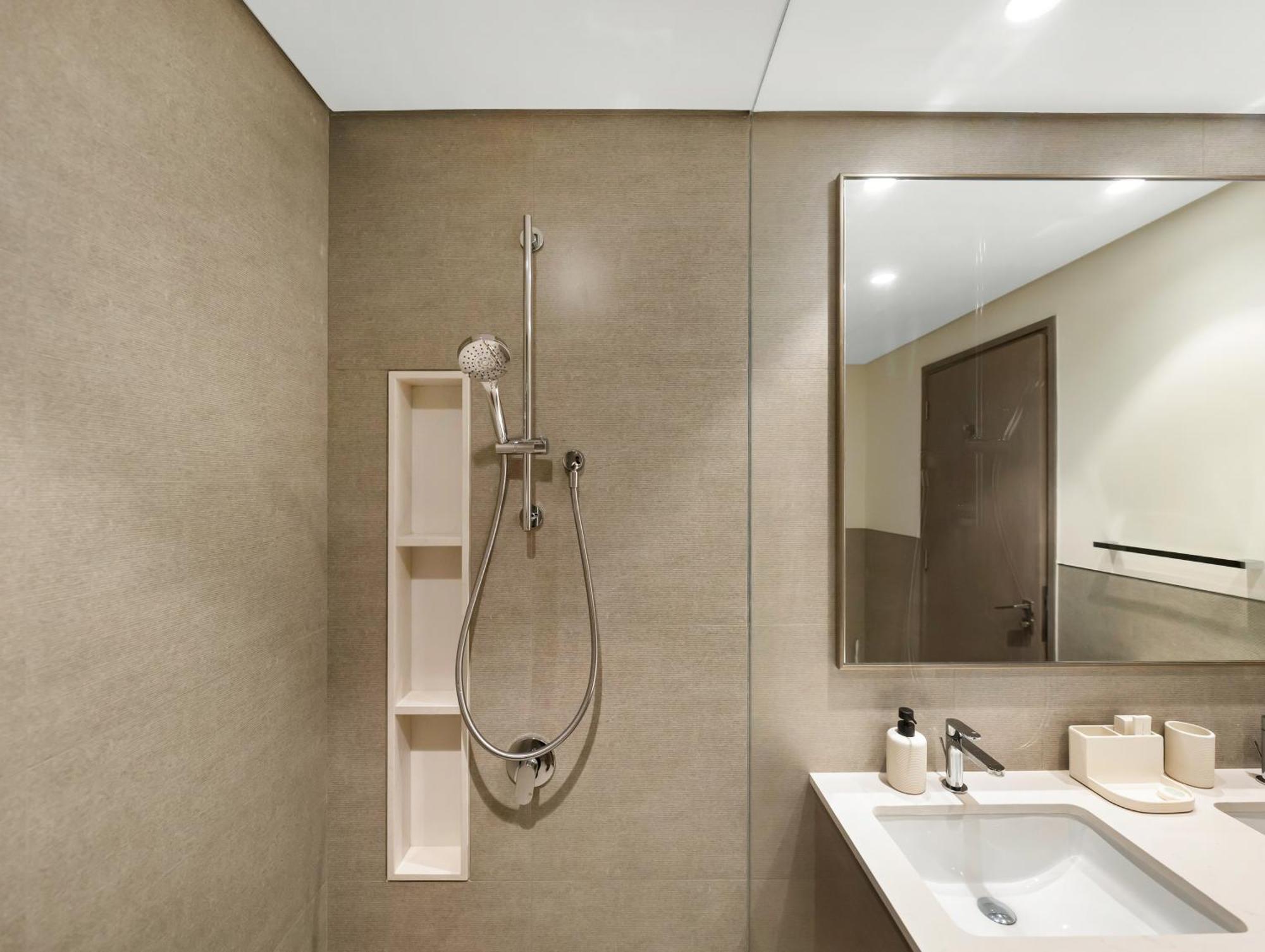 Grande Signature 2 Bedroom I Persian Gulf Views I Free Parking, Gym, Pool, Wi-fi & Ps5 I By Skyline Serenity Dubai