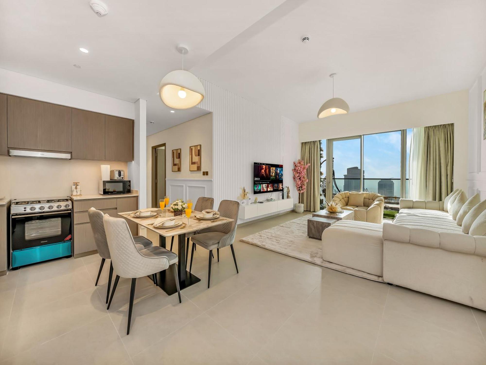Grande Signature 2 Bedroom I Persian Gulf Views I Free Parking, Gym, Pool, Wi-fi & Ps5 I By Skyline Serenity * Dubai