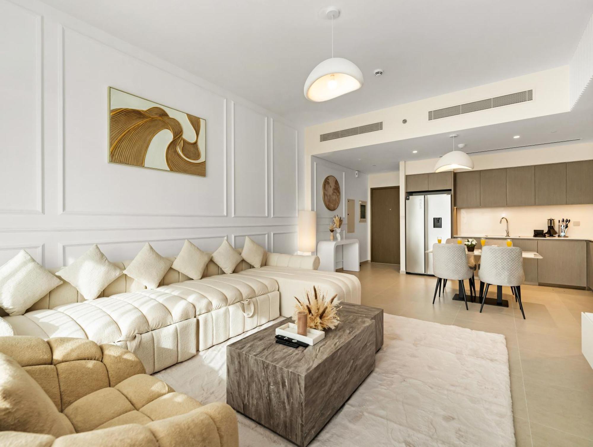 Grande Signature 2 Bedroom I Persian Gulf Views I Free Parking, Gym, Pool, Wi-fi & Ps5 I By Skyline Serenity Apartamento Dubai
