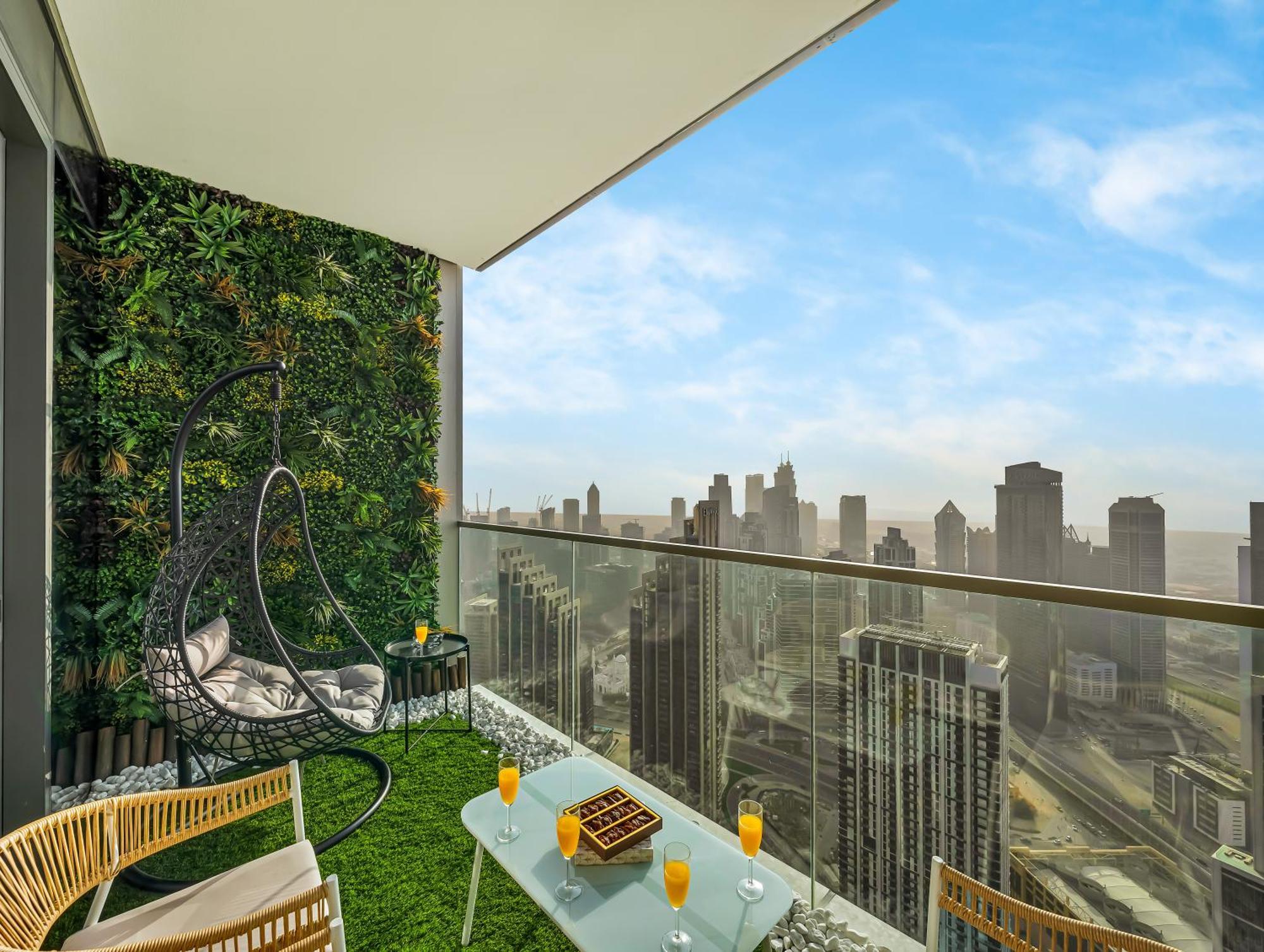 Grande Signature 2 Bedroom I Persian Gulf Views I Free Parking, Gym, Pool, Wi-fi & Ps5 I By Skyline Serenity Apartamento Dubai