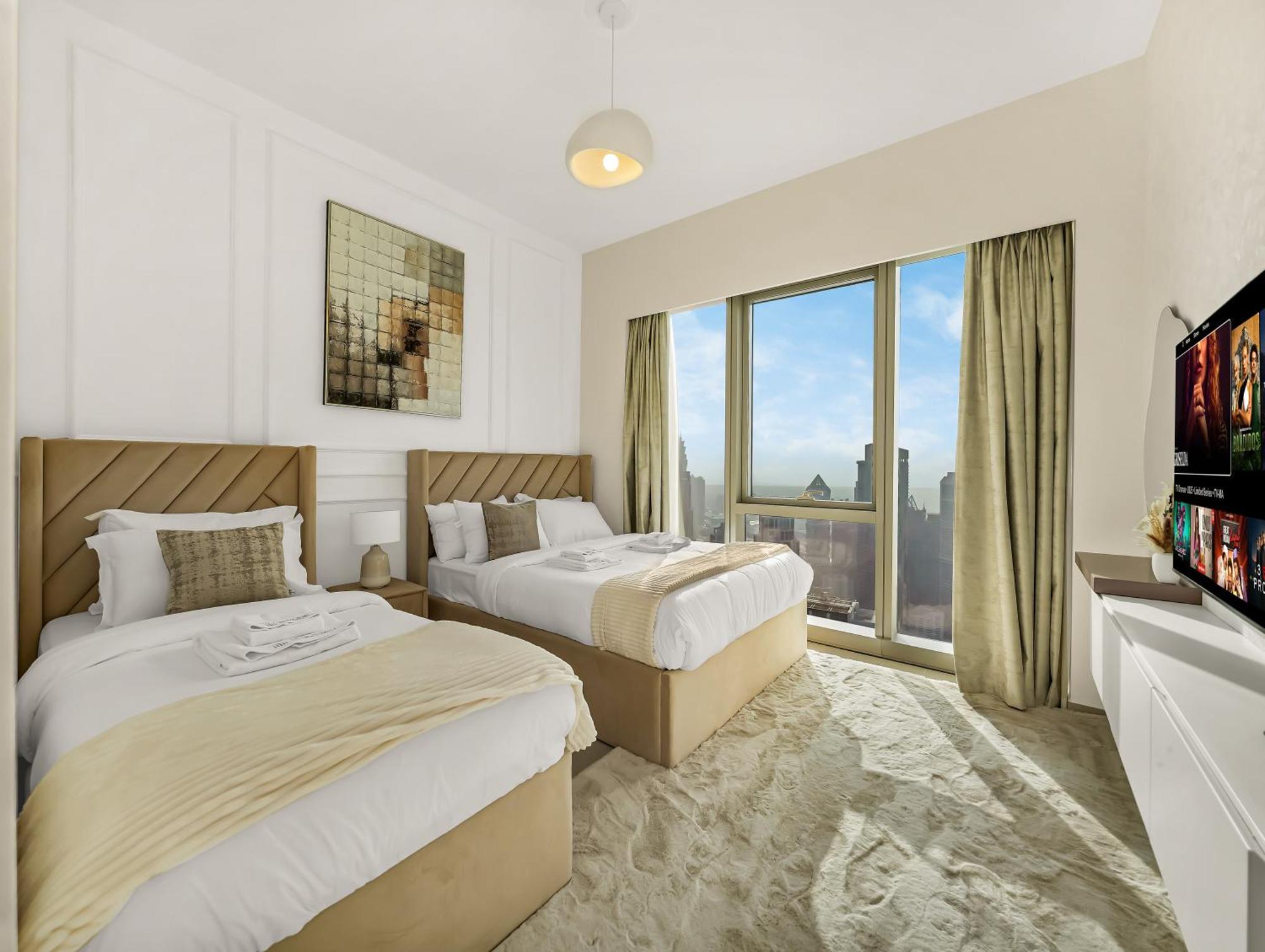 Grande Signature 2 Bedroom I Persian Gulf Views I Free Parking, Gym, Pool, Wi-fi & Ps5 I By Skyline Serenity Appartement Dubaï