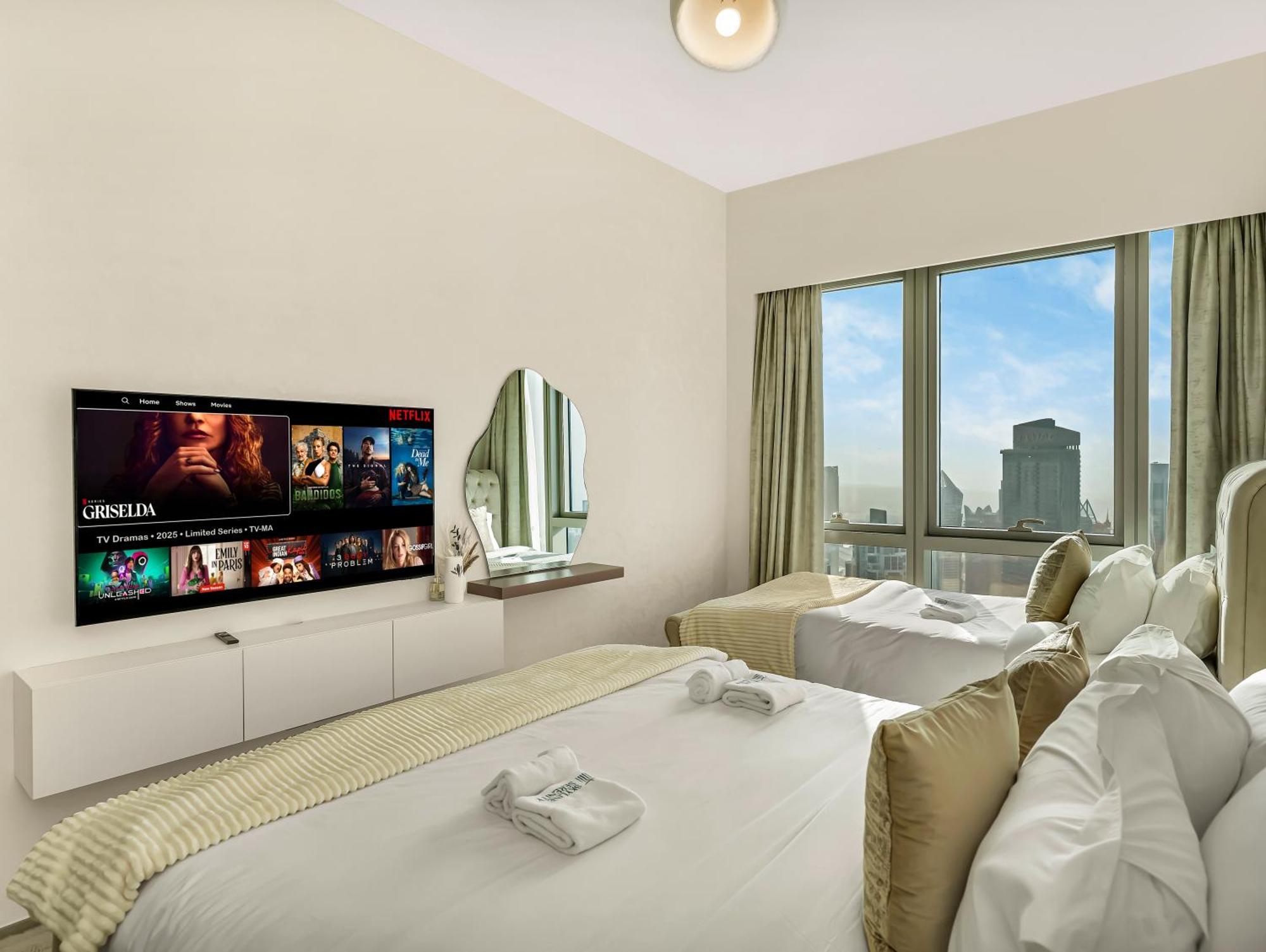Appartement Grande Signature 2 Bedroom I Persian Gulf Views I Free Parking, Gym, Pool, Wi-fi & Ps5 I By Skyline Serenity Dubaï