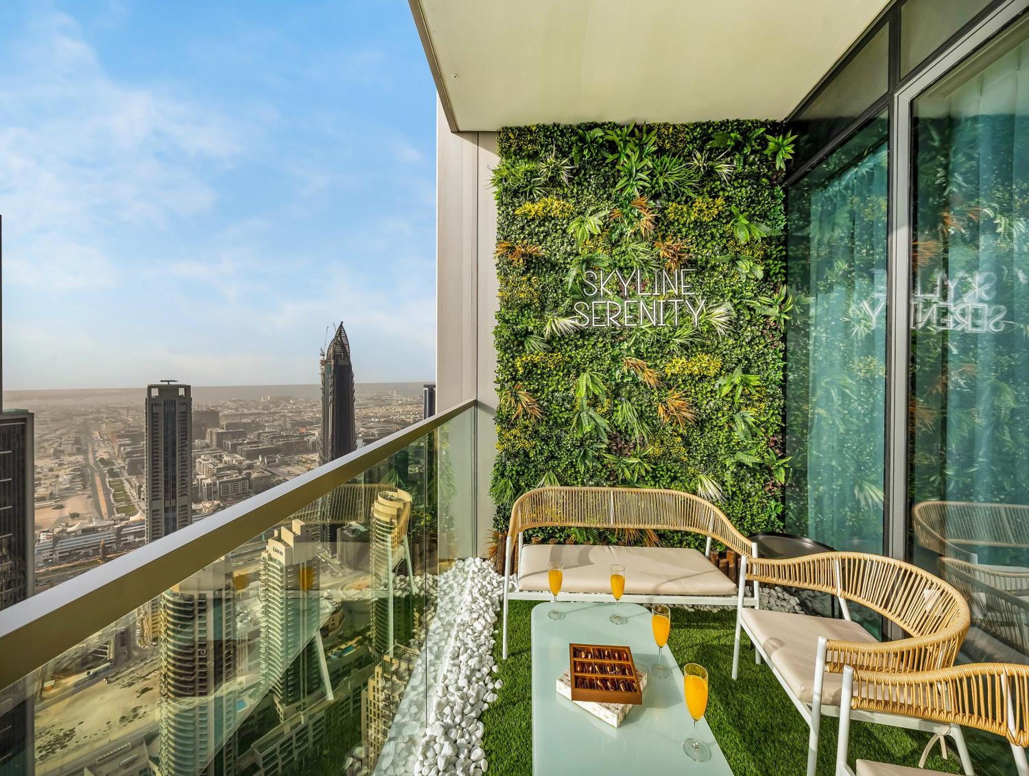 Grande Signature 2 Bedroom I Persian Gulf Views I Free Parking, Gym, Pool, Wi-fi & Ps5 I By Skyline Serenity *