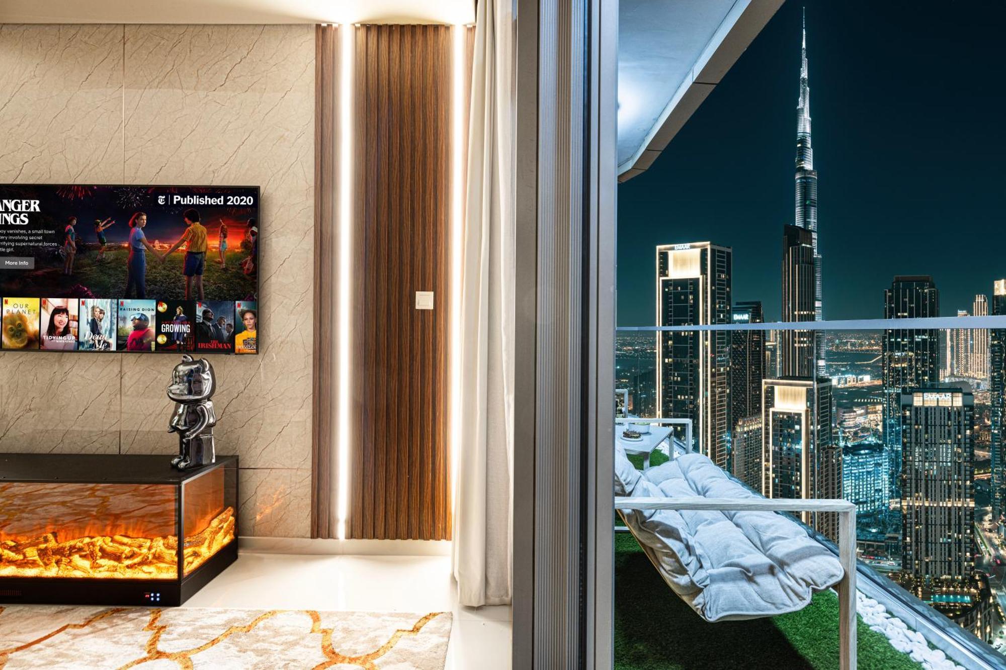 Sky Palace With Burj Views & Downtown's Rooftop Pool, 3br In Paramount Midtown Dubaï