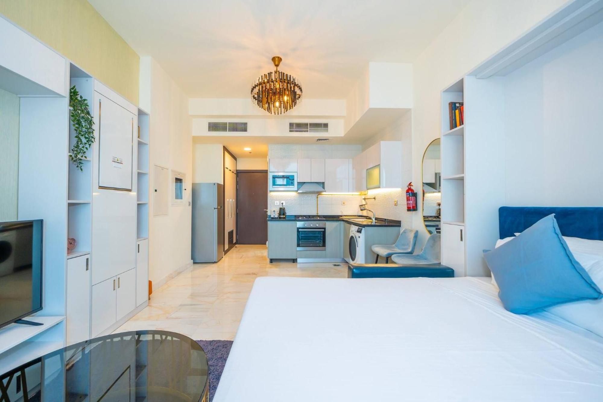 Stylish Bayz Danube Burj Khalifa View Pool Appartement