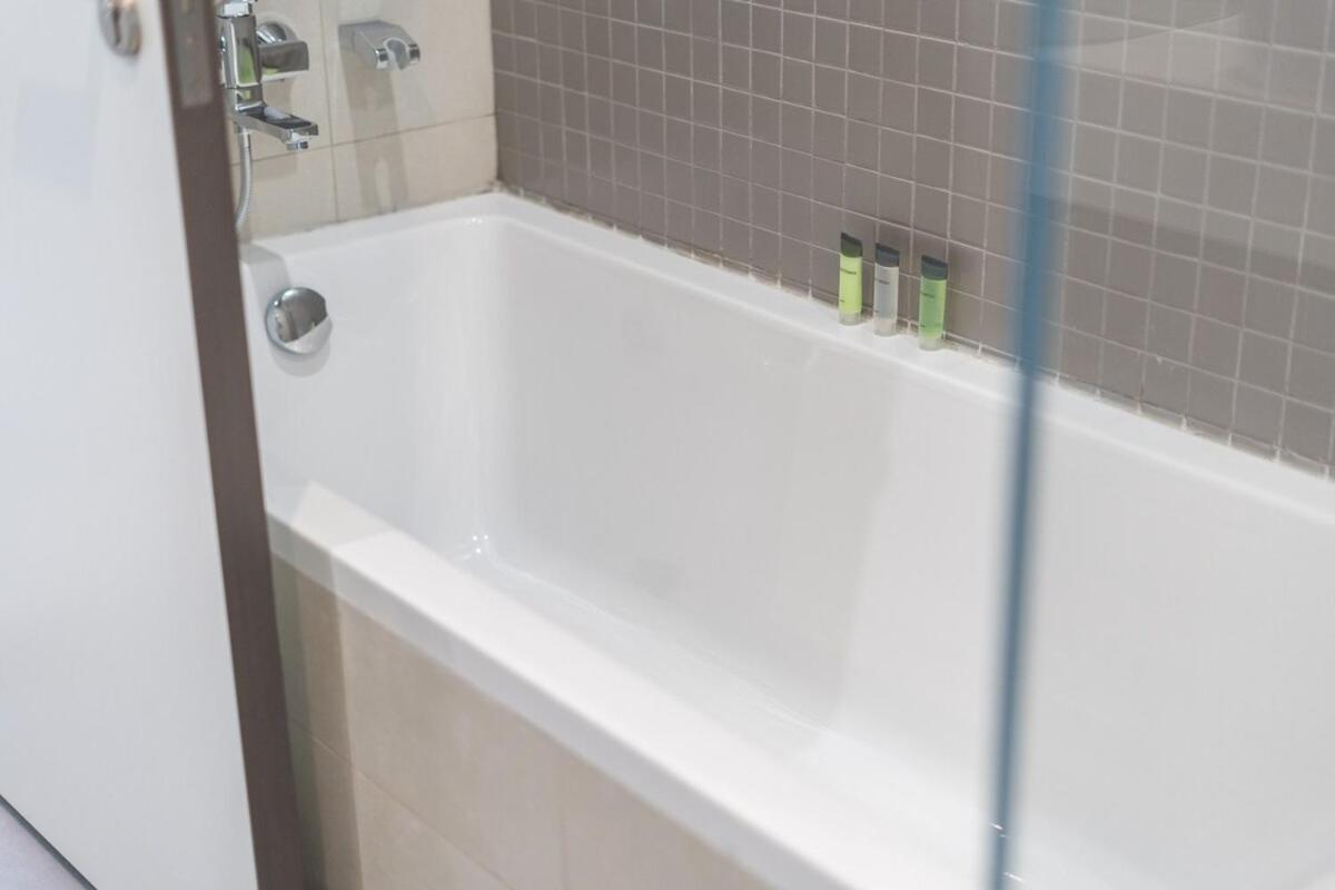 Bright & Spacious 2br Near Zabeel Park * Dubaï