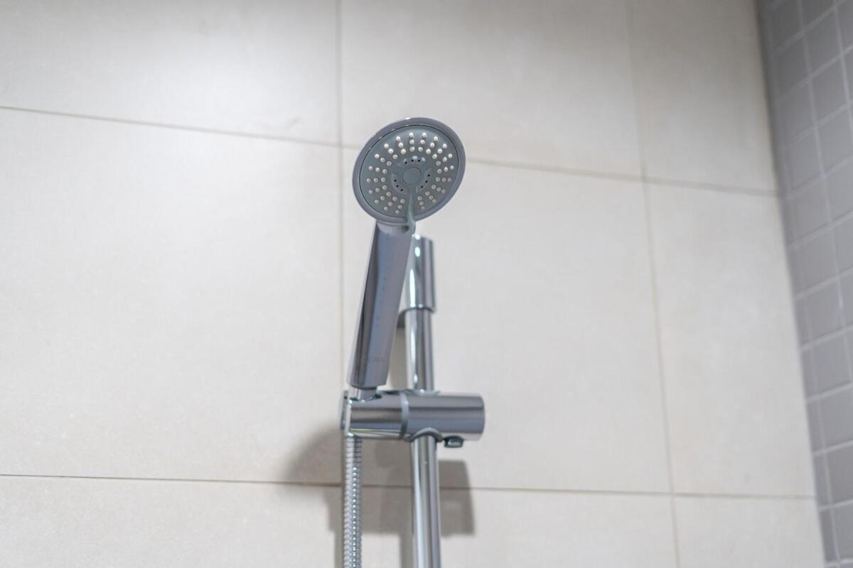 Bright & Spacious 2br Near Zabeel Park *