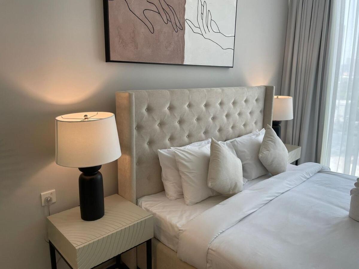 Bright & Spacious 2br Near Zabeel Park *