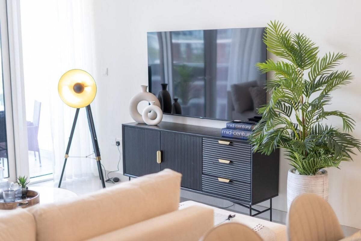 Bright & Spacious 2br Near Zabeel Park *