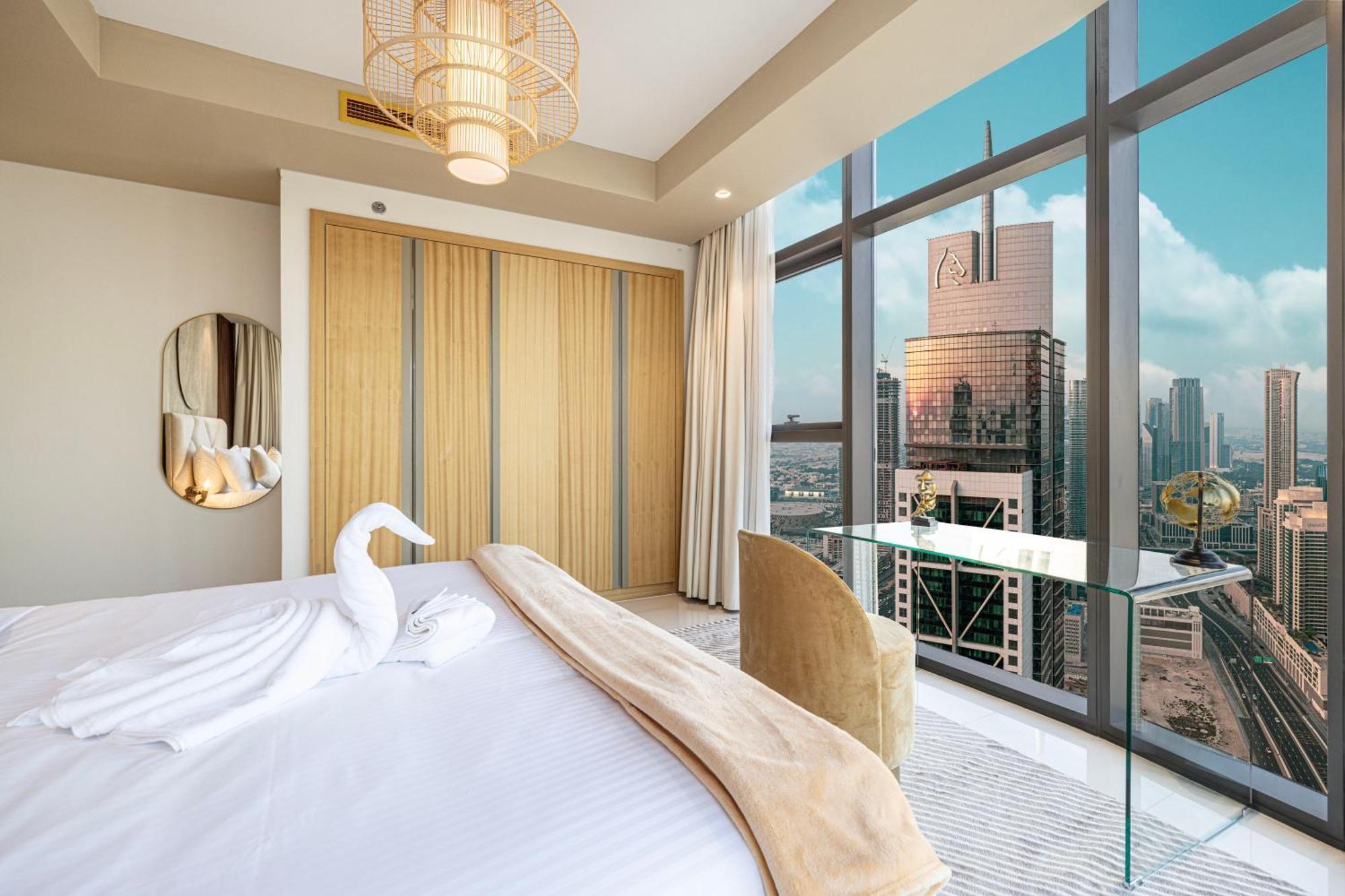 Sky Palace With Burj Views & Downtown's Rooftop Pool, 3br In Paramount Midtown *