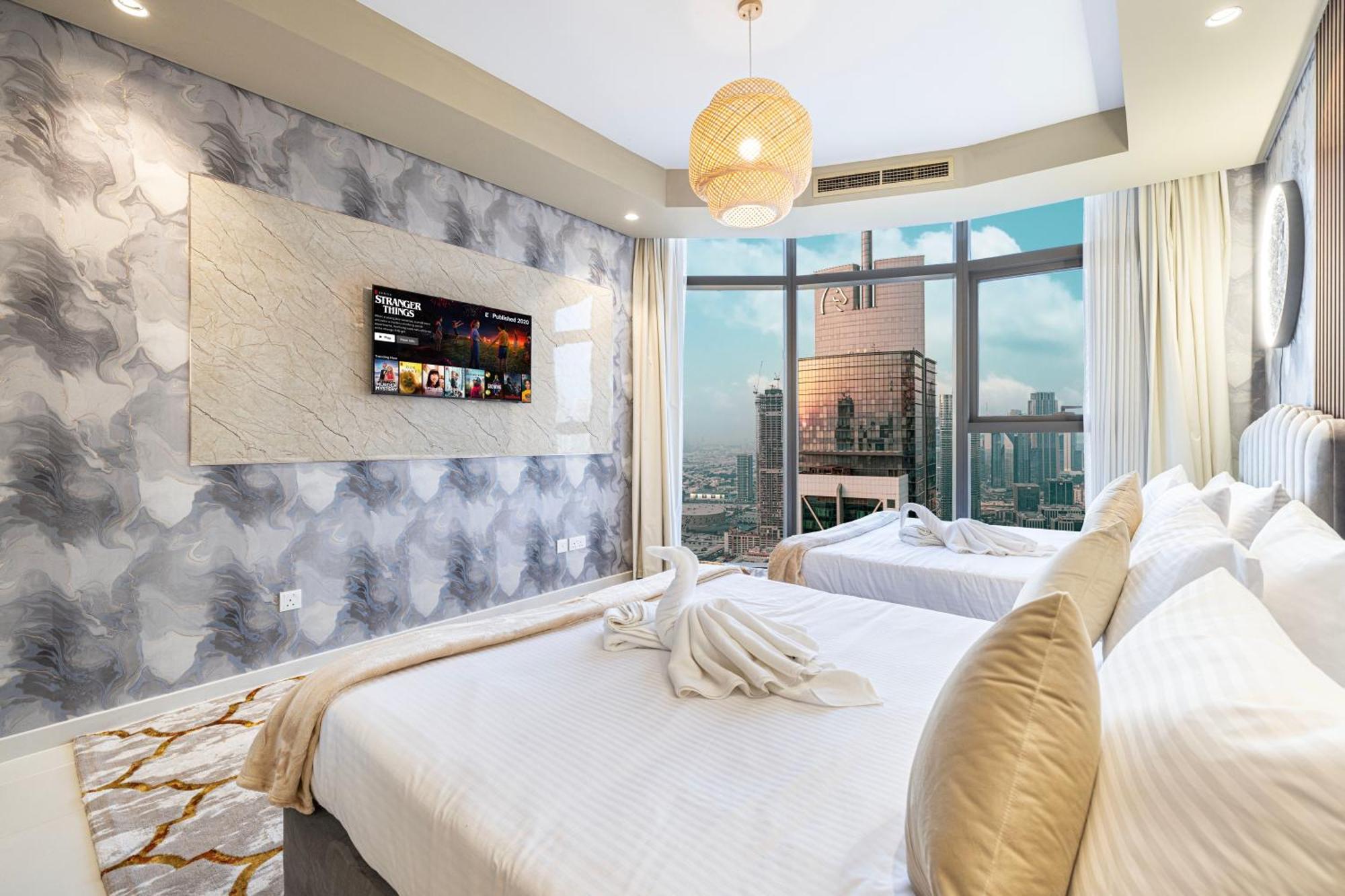 Sky Palace With Burj Views & Downtown's Rooftop Pool, 3br In Paramount Midtown Appartement *