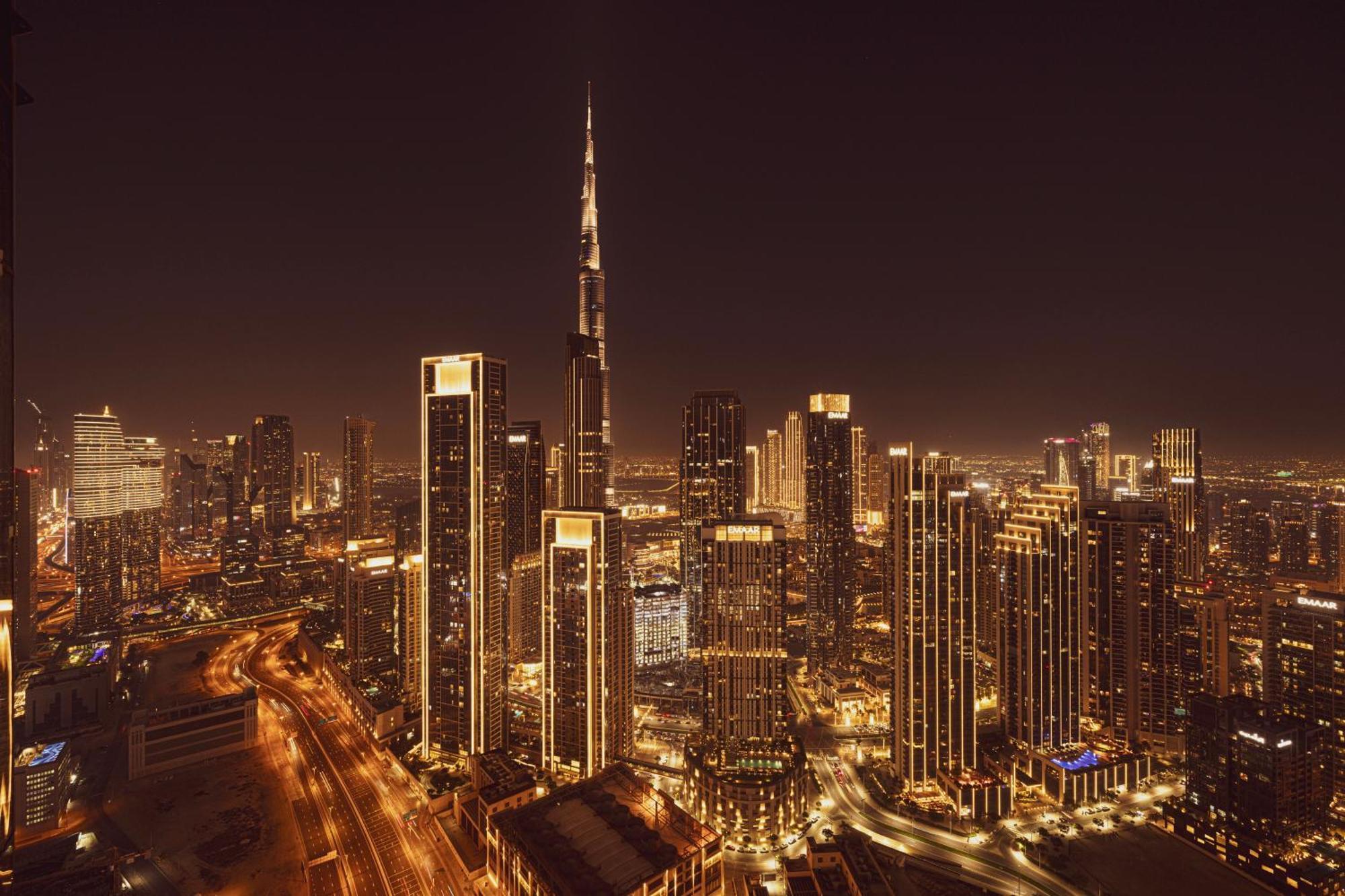 Sky Palace With Burj Views & Downtown's Rooftop Pool, 3br In Paramount Midtown Dubaï