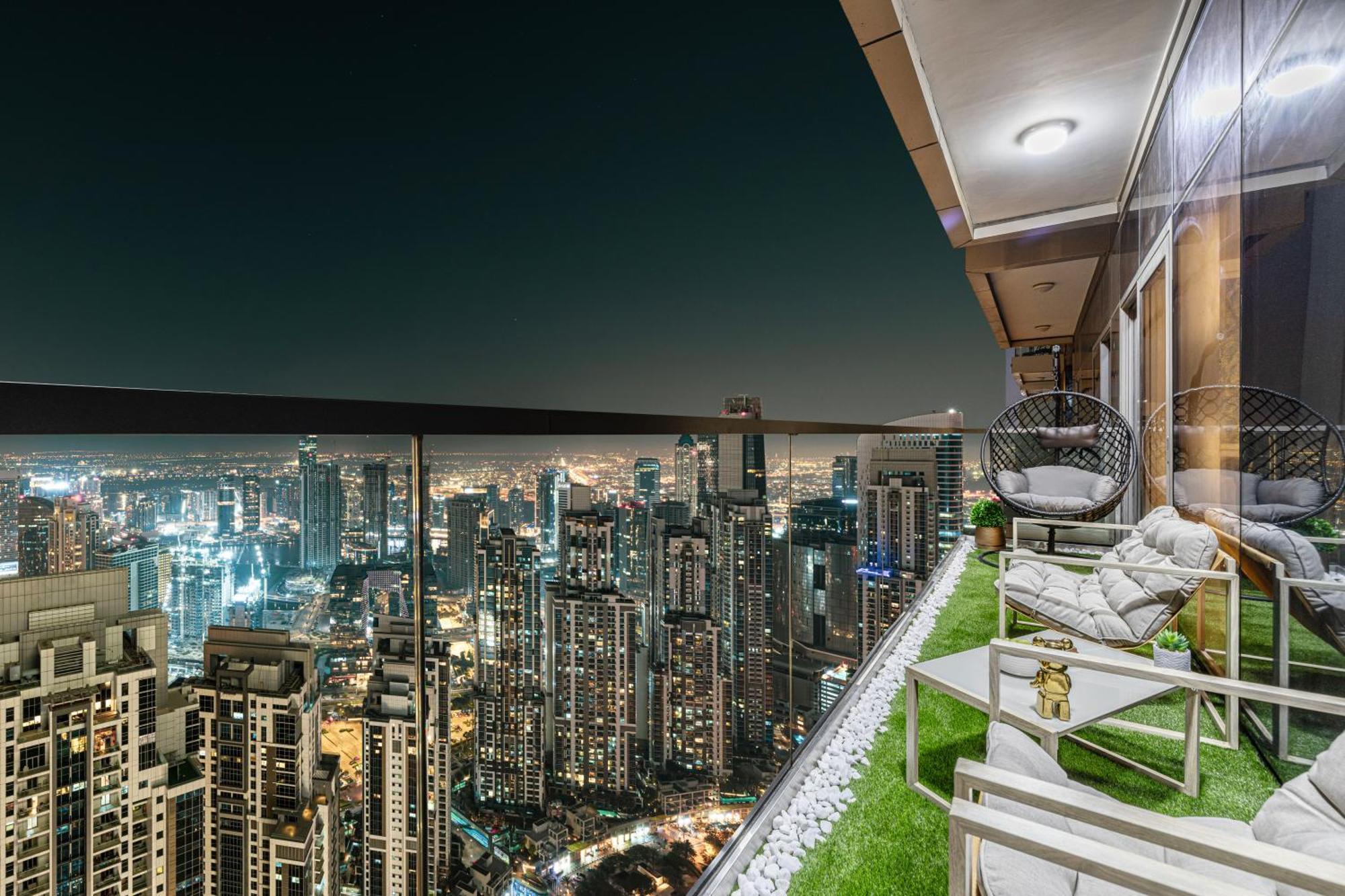 Sky Palace With Burj Views & Downtown's Rooftop Pool, 3br In Paramount Midtown Appartement Dubaï